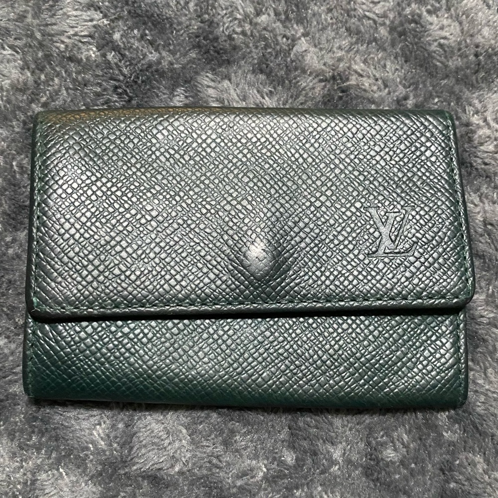 AUTHENTIC LV TAIGA LEATHER 6 KEY HOLDER KEY CASE